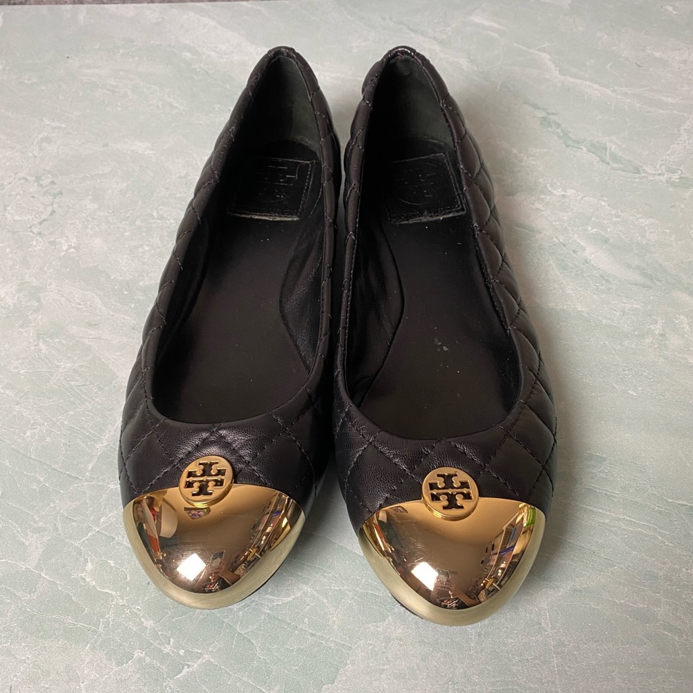 Tory Burch Kaitlin black Mestico gold toe flat 7M